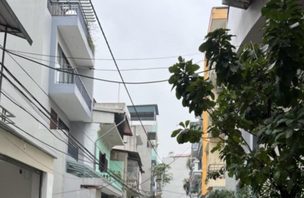 Cho thuê nhà mặt ngõ oto Giải Phóng- Hoàng Mai DT 100 m2 - 2 tầng-Mt 5 m- Giá 13 Triệu (ctl)